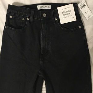 Abercrombie & Fitch Straight Ankle High Rise